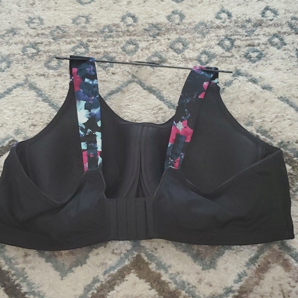 Max Support Underwire Sports Bra - Picture 4 of 4